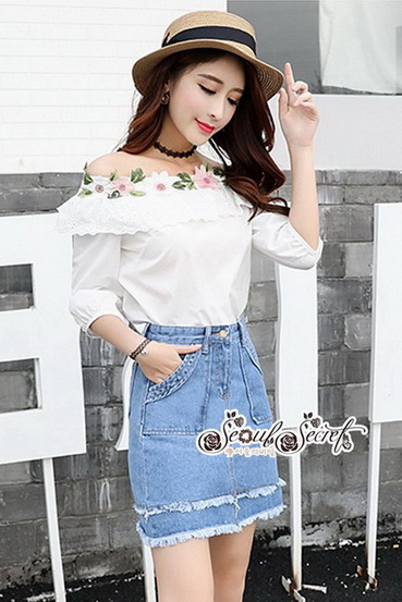 เสื้อทรงเปิดไหล่เสื้อโทนสีขาว