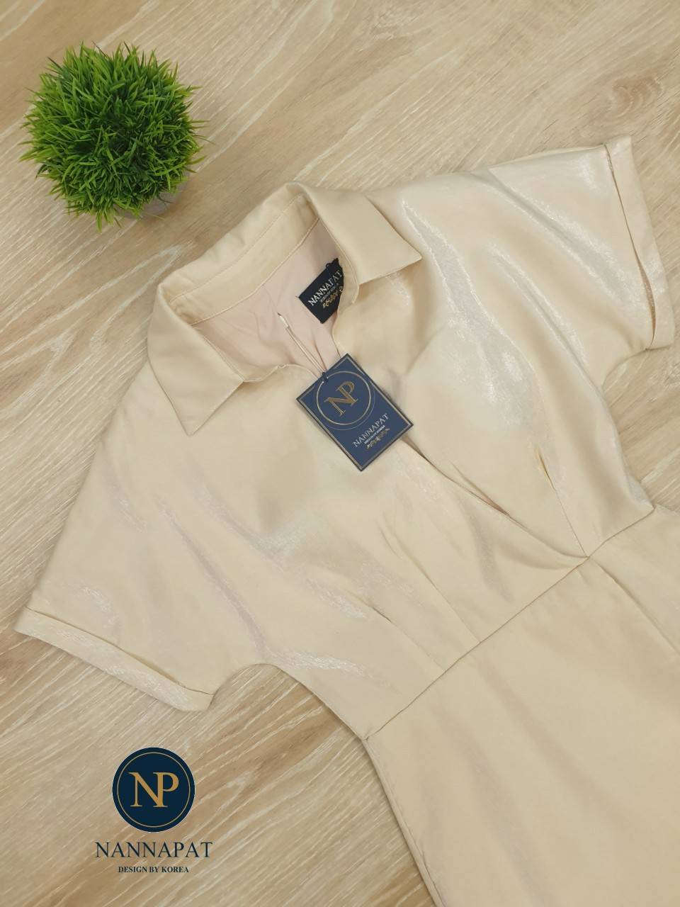 เสื้อมีทั้งซิปหลังซิปหน้ากางเกงขาสั้น