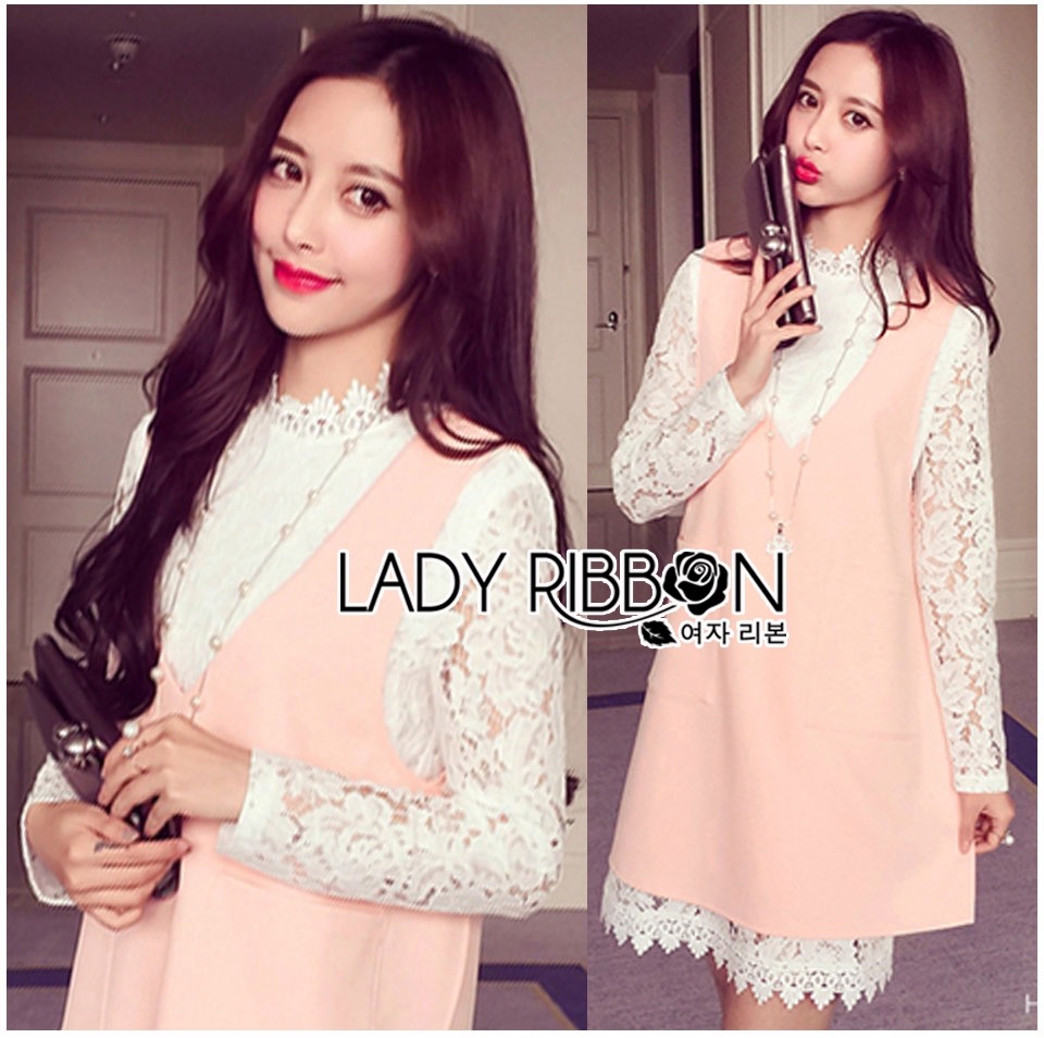 Lady Ribbon's Made 🎀 Lady Poopy High-Neck Lace Layered with Sleeveless Old-Rose Dress เดรสผ้าลูกไม้คอสูงสีขาวทับด้วยเดรสแขนกุดสีโอลด์โรส ตอนนี้สาวๆที่เกาหลีกำลังนิยมใส่ลุคแบบนี้เลยค่ะ ใส่เดรสทับเดรส ที่ทำให้ดูโดดเด่นสุดๆ ตัวในเป็นผ้าลูกไม้คอสู