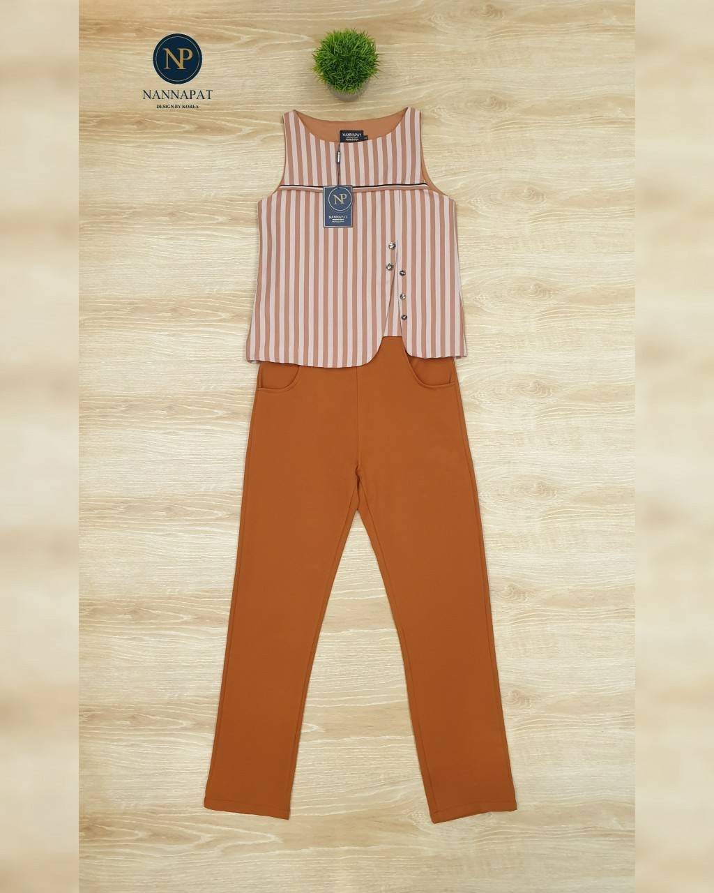 ตัวเสื้อเป็นซิปข้าง