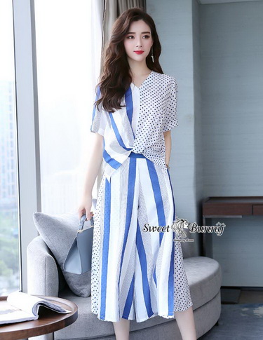 เสื้อทรงคอวีแขนสั้นด้านหน้าเอวบิด