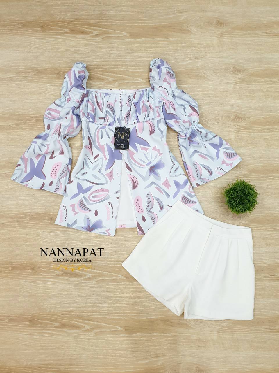 เสื้อผ่าหน้า ช่วงแขนเป็นสม็อค