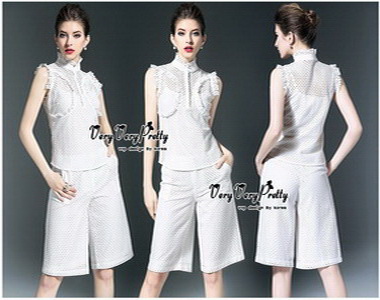 เสื้อเขนกุดลุคก์เกาหลีสีขาว