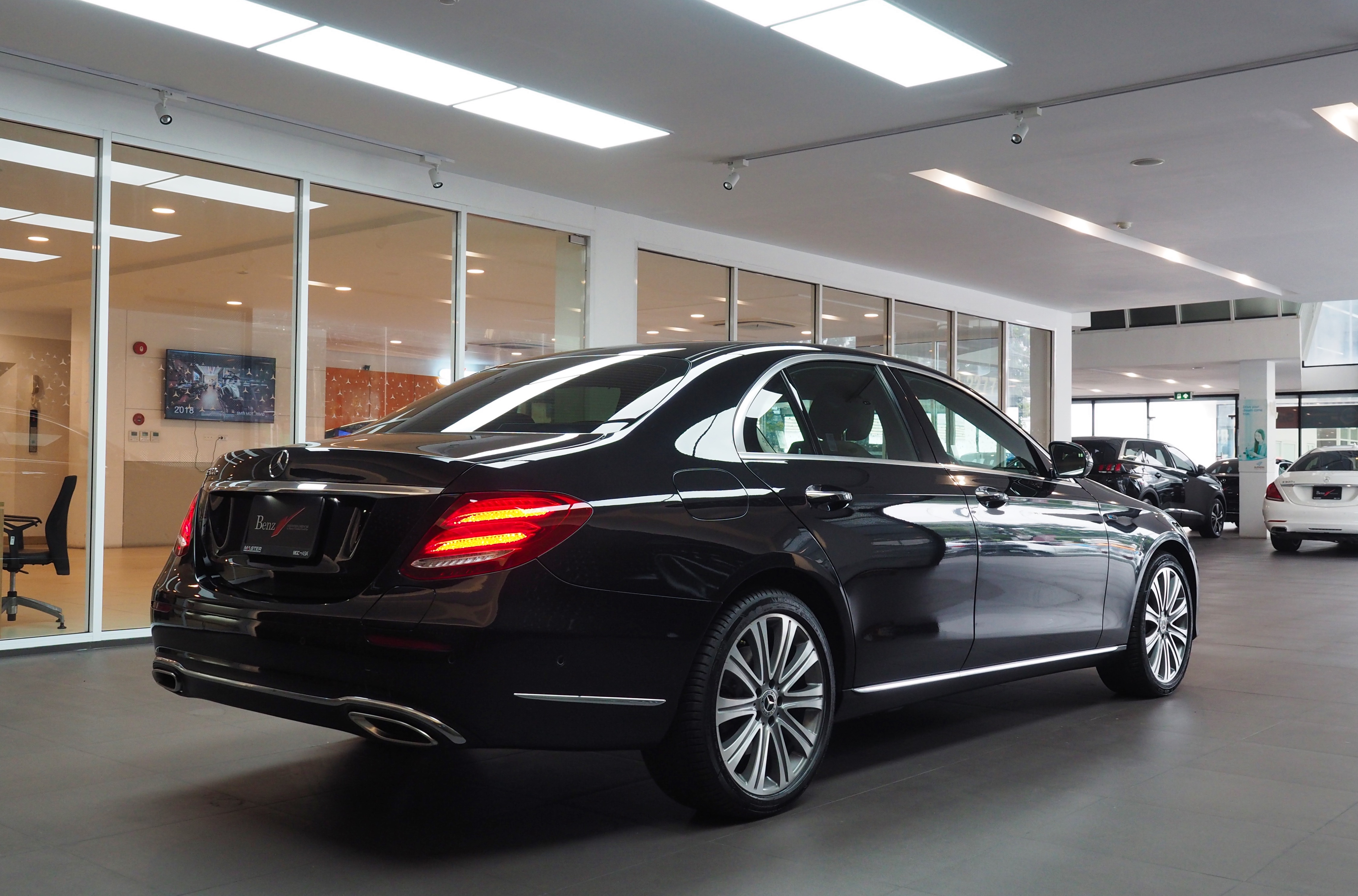 จองแล้ว E300e Exclusive Plug in Hybrid W213