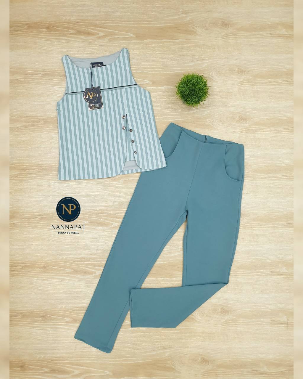 เสื้อเป็นซิปข้างกางเกงทรงสวย