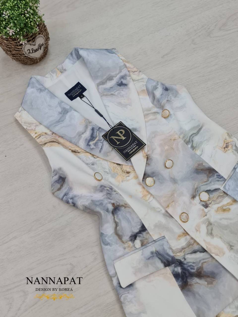 เสื้อสูทแขนกุด กระดุมหน้า