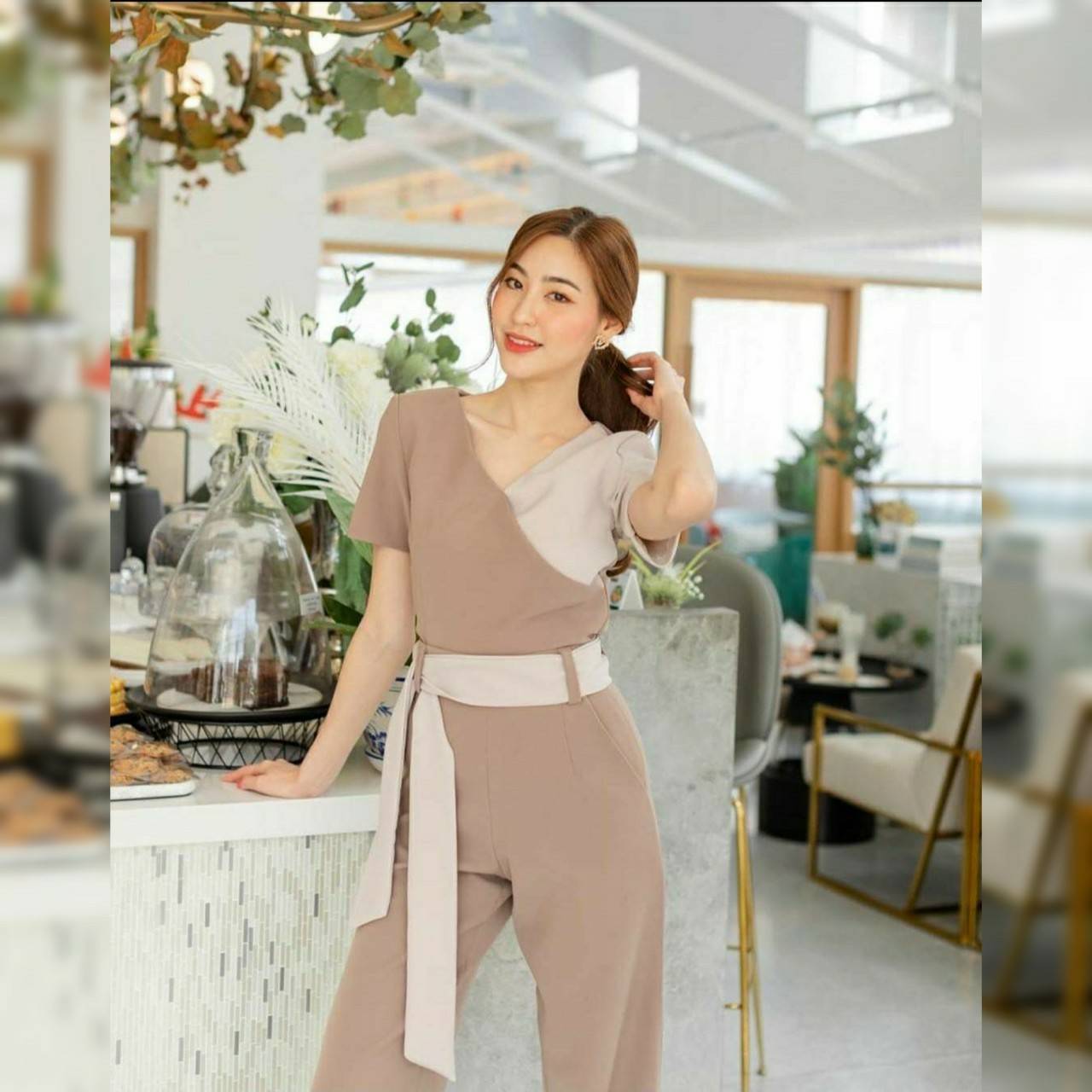 เสื้อซิปหลัง กางเกงมีกระเป๋าข้าง