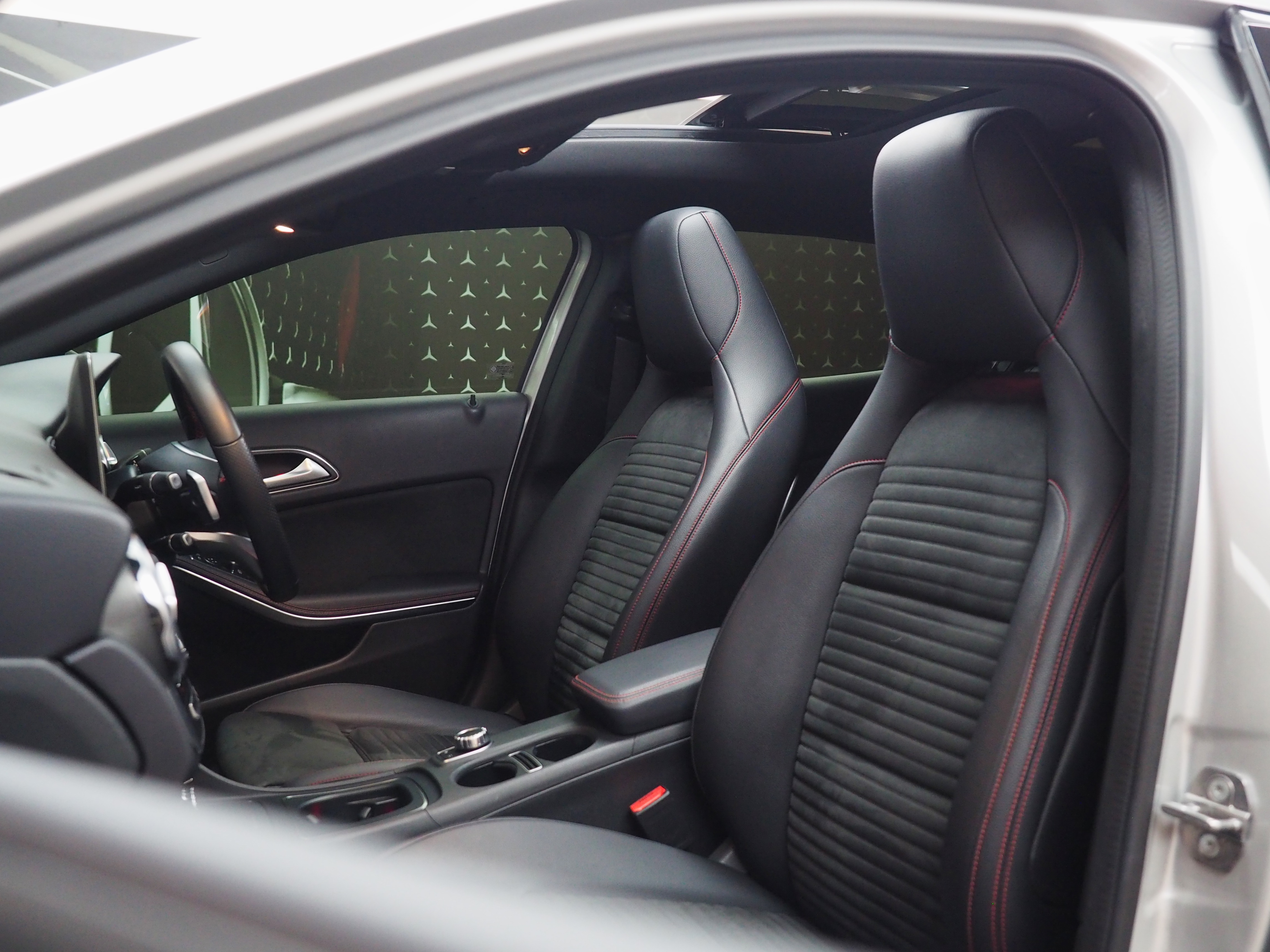 จองแล้ว GLA250 AMG Dynamic W156