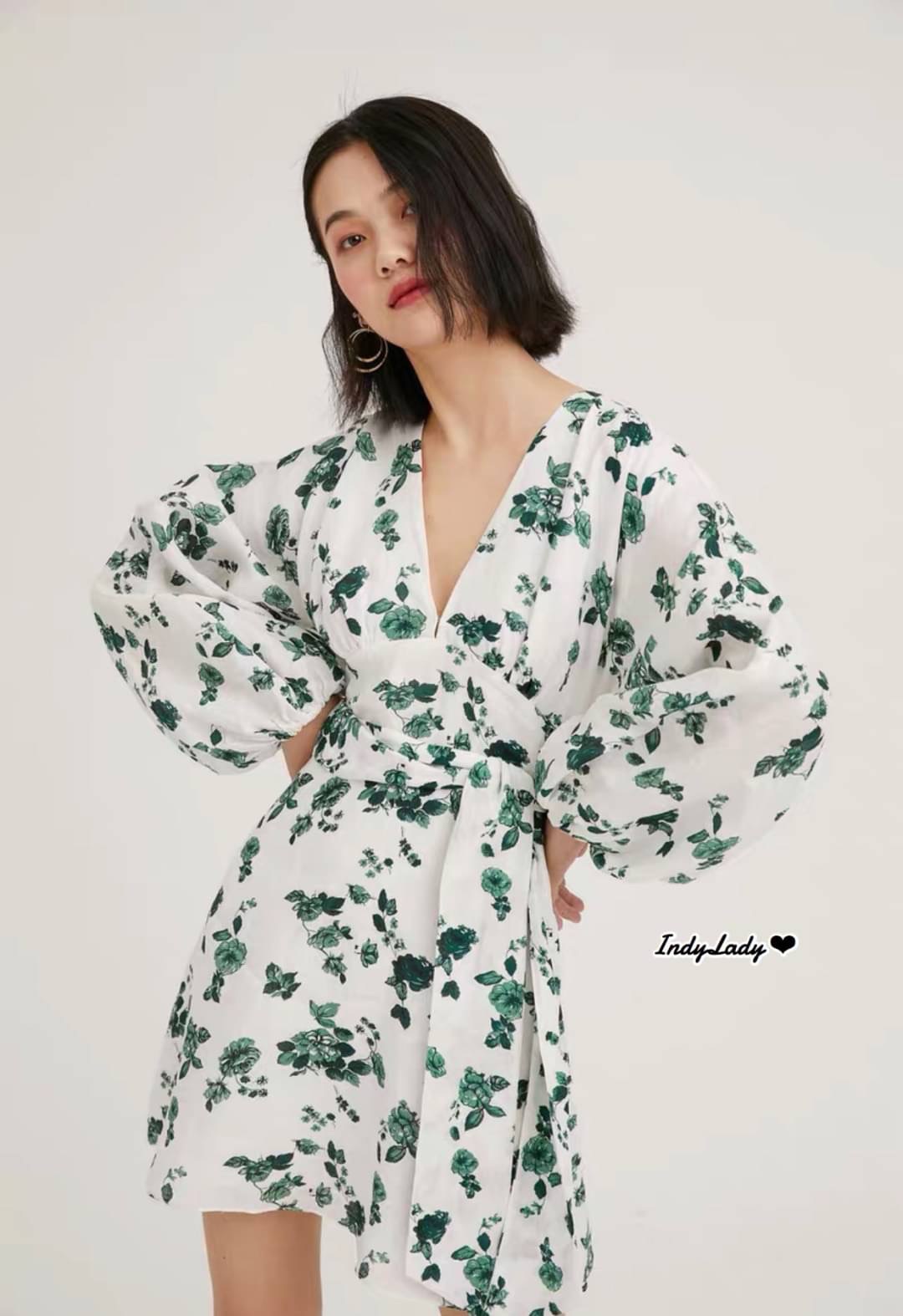 Dress สั้น คอวี แขนยาว
