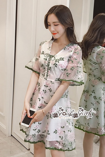เดรสลุคสาวเกาหลีเดรสคอวีลึก