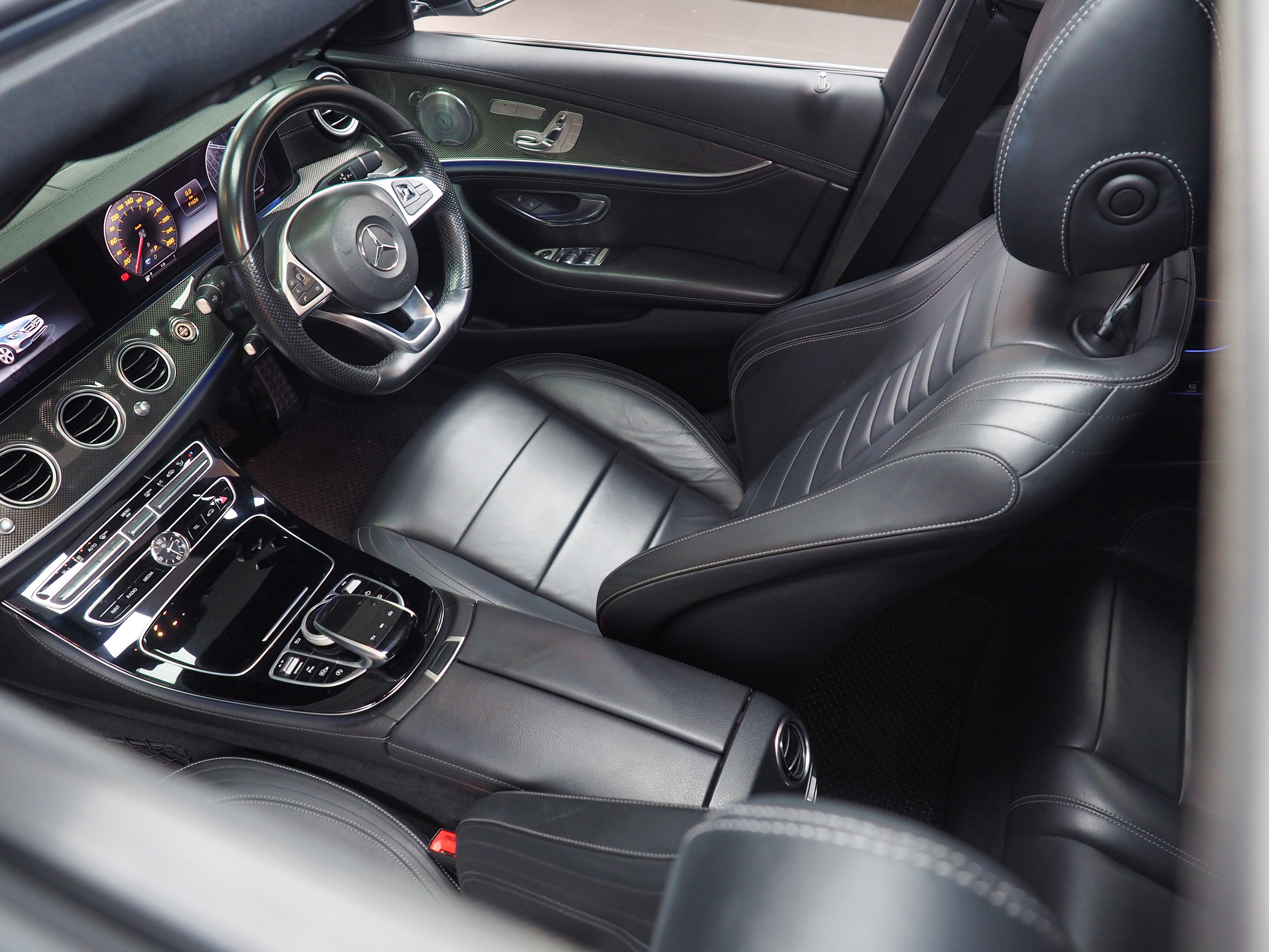 จองแล้ว E220d AMG Dynamic W213