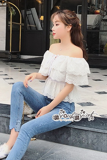 เสื้อทรงเปิดไหล่เสื้อโทนสีขาว
