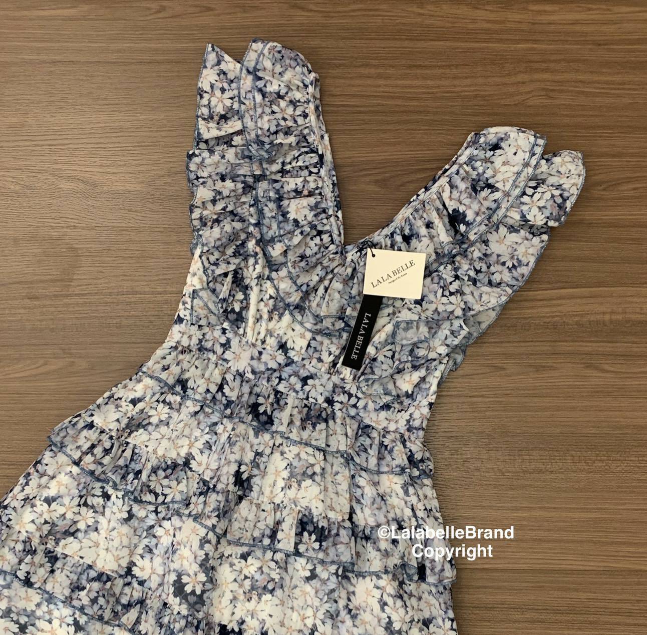 แม็กซี่เดรสโทนสีน้ำเงินขาวคอวีแขนกุด