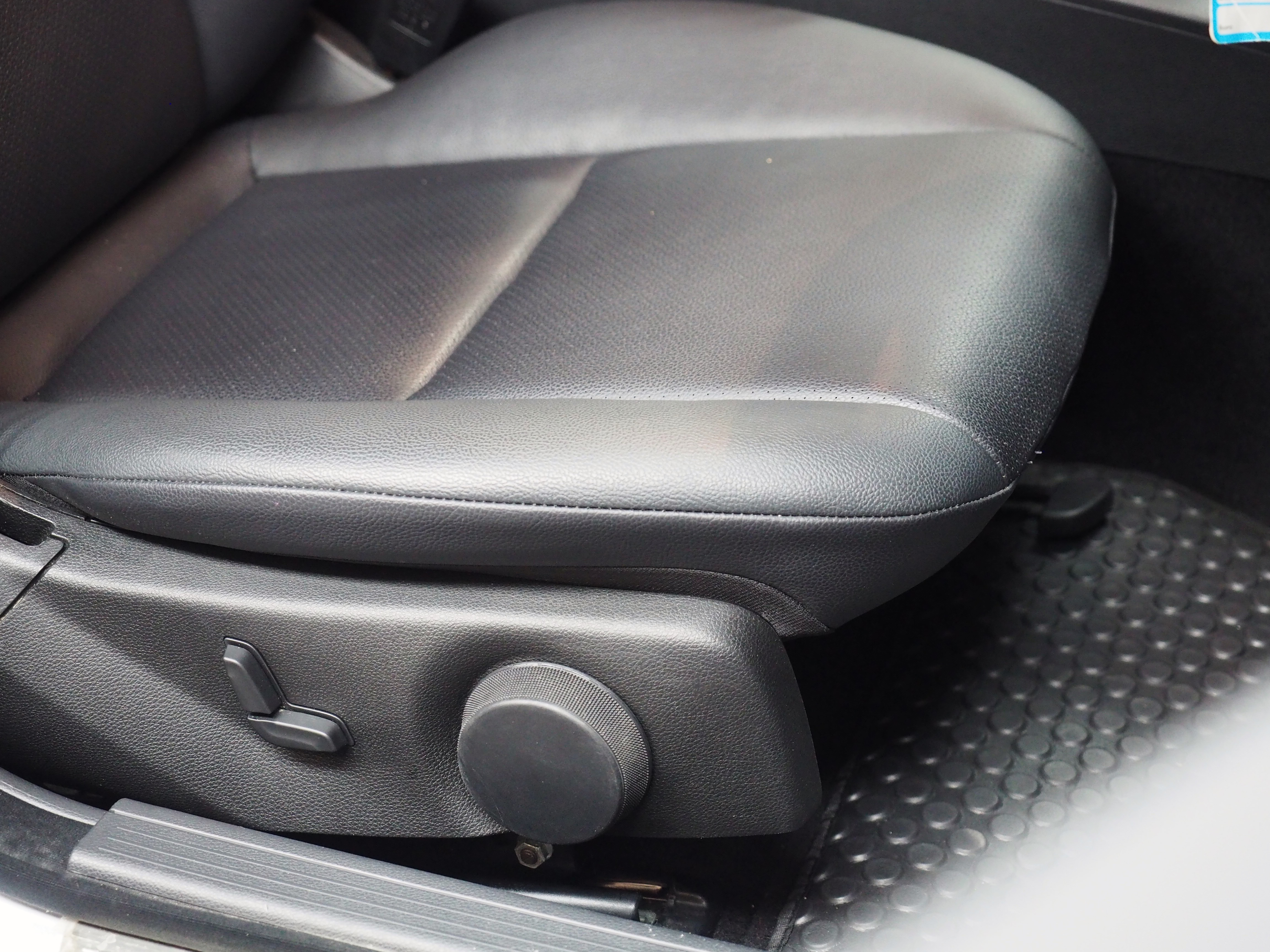 จองแล้ว C200 CGI Style W204