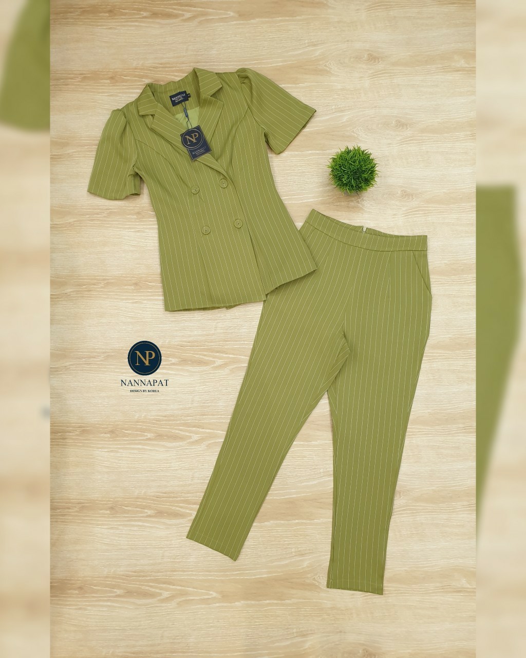 เสื้อกระดุมหน้า กางเกงมีกระเป๋าข้าง