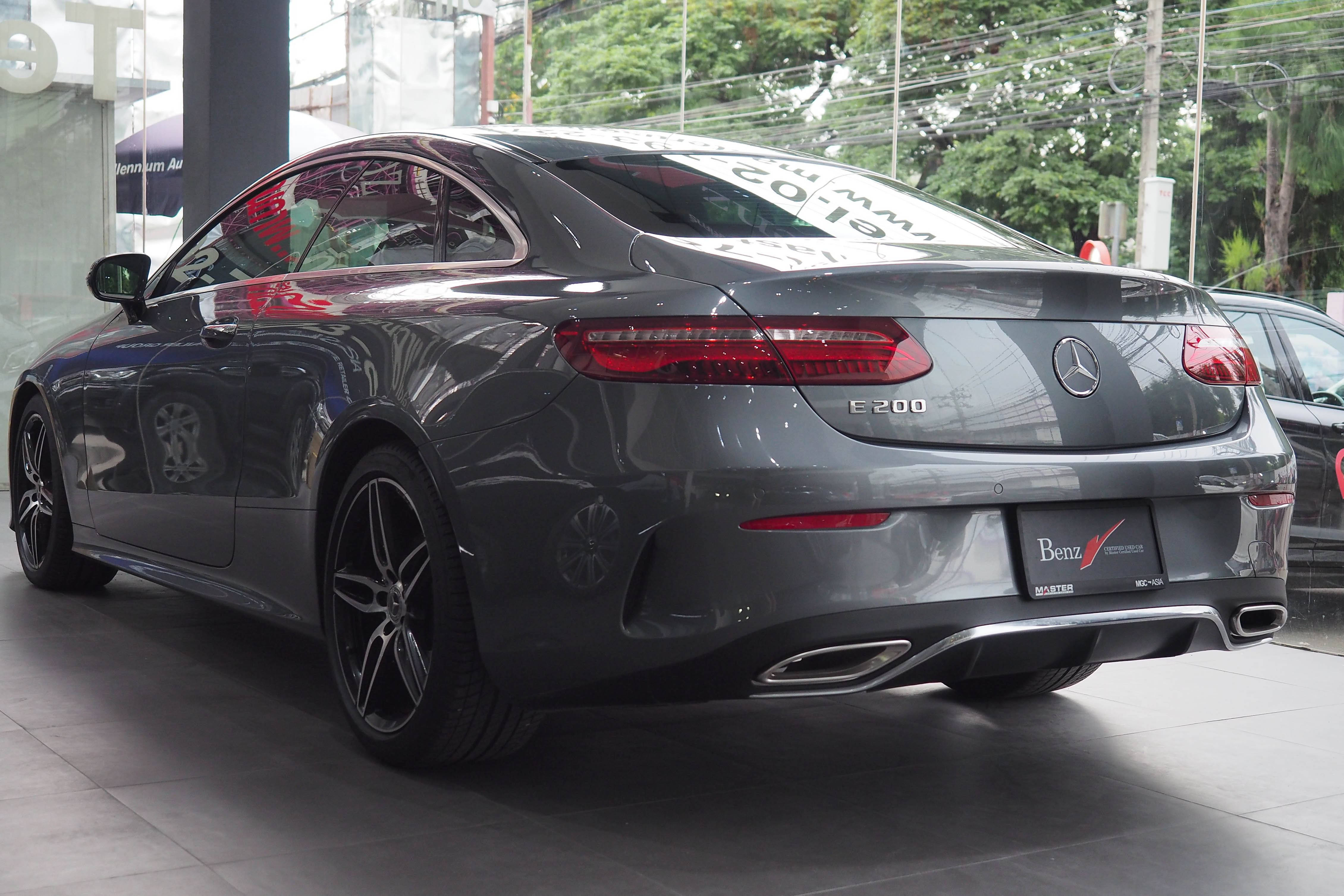 จองแล้ว E200 Coupe AMG Dynamic W238