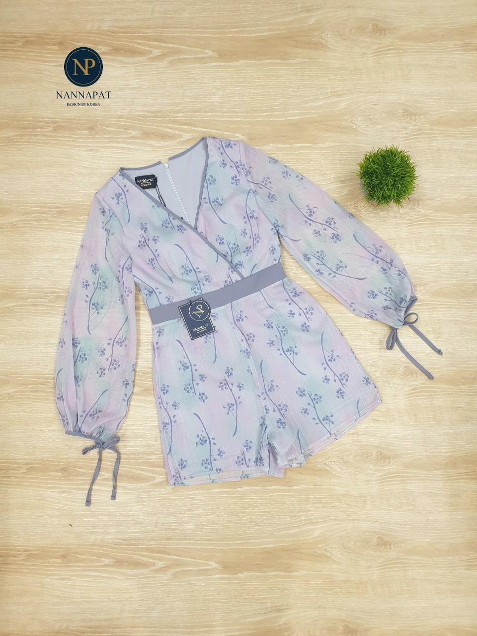 เพลสูท ลายดอกไม้สีละมุน