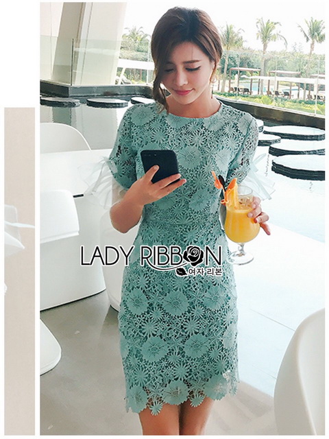 เดรสผ้าลูกไม้สีเขียวมิ้นท์อ่อนตกแต่งแขนเสื้อระบาย