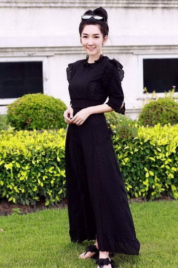 เสื้อลูกไม้ระบายแขนยาวเลยข้อศอก