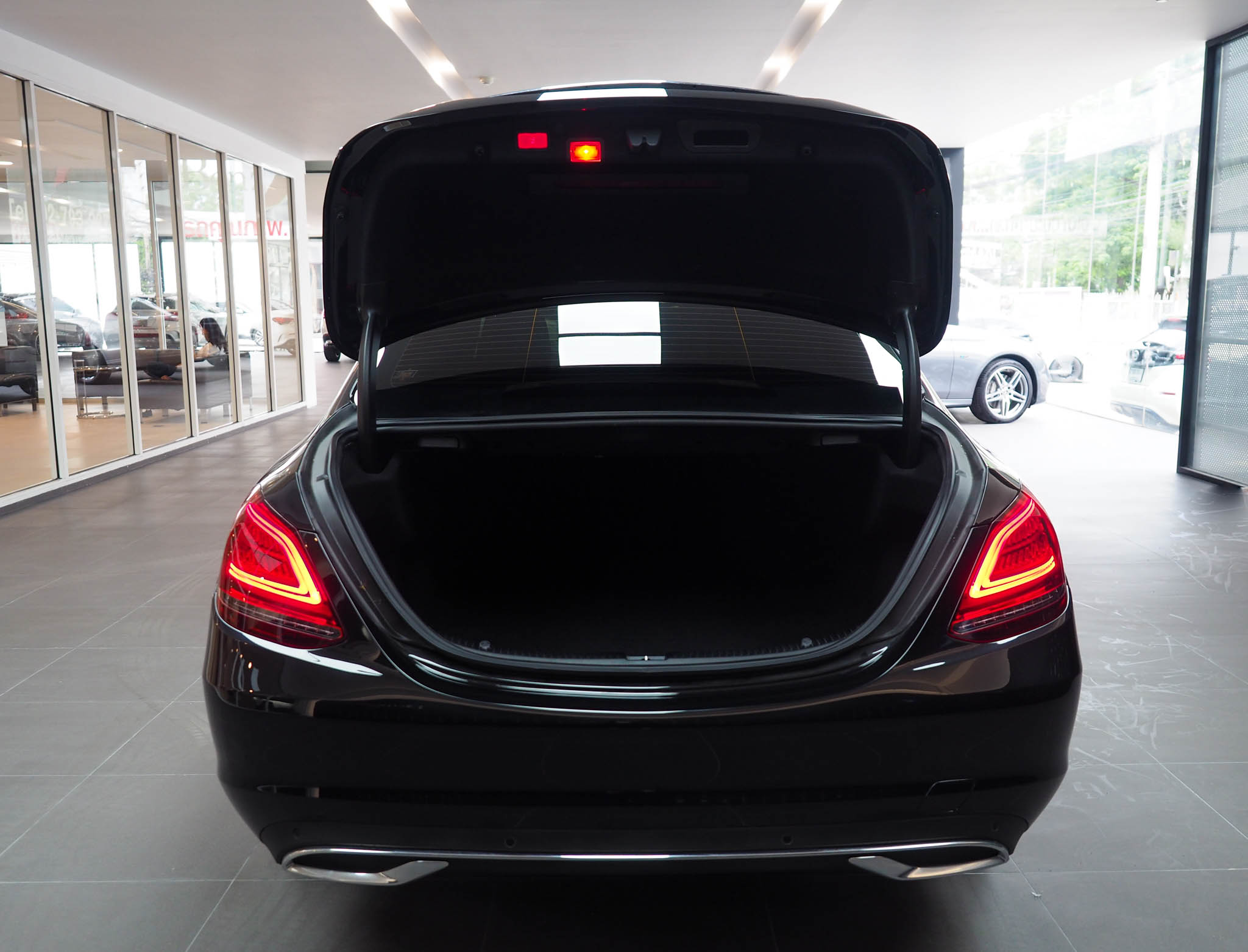 จองแล้ว C220d Avantgarde W205