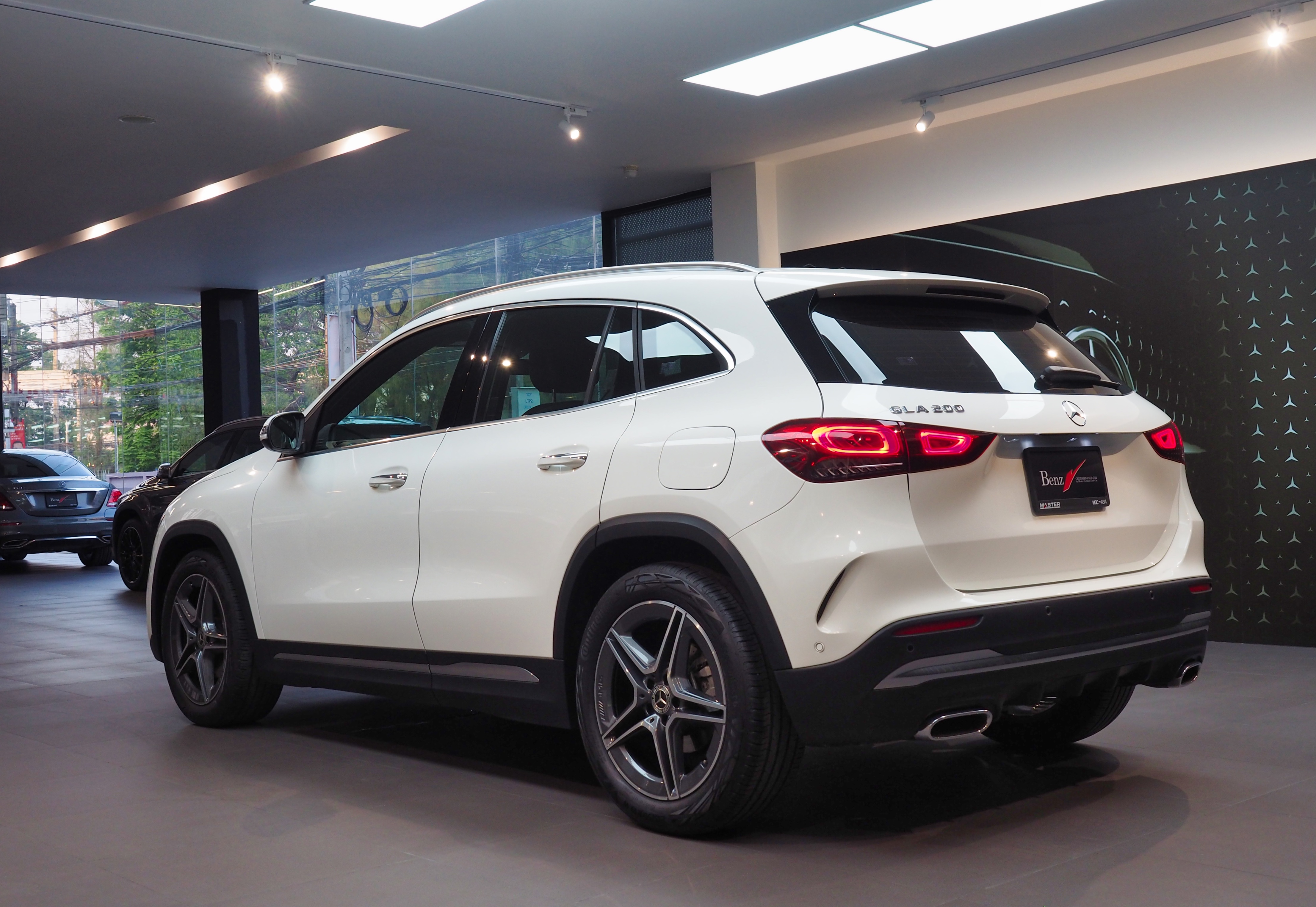 จองแล้ว GLA200 AMG Dynamic W247