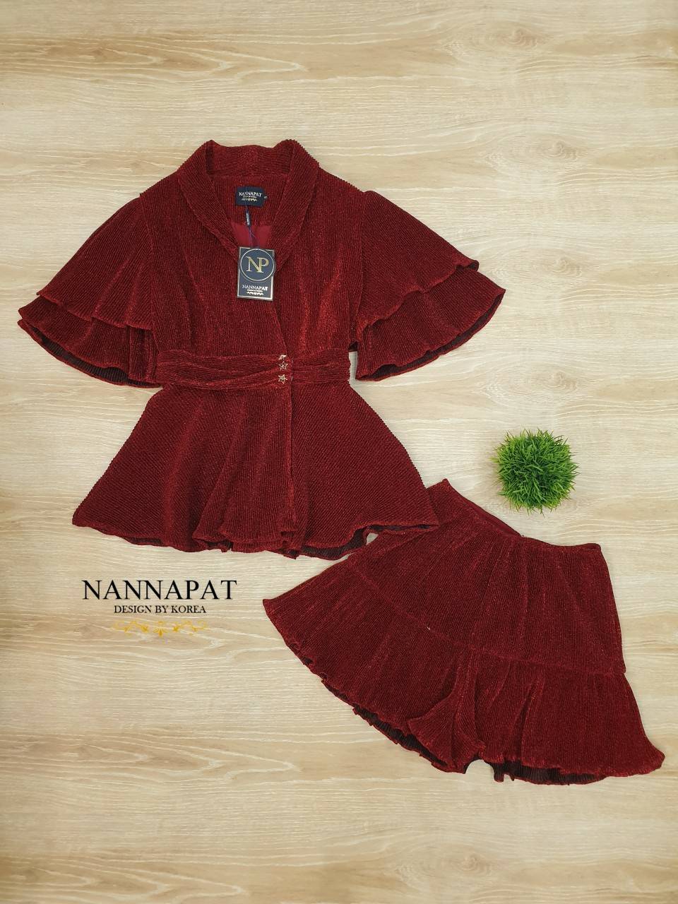 ตัวเสื้อกระดุมหน้า กางเกงซิปหลัง