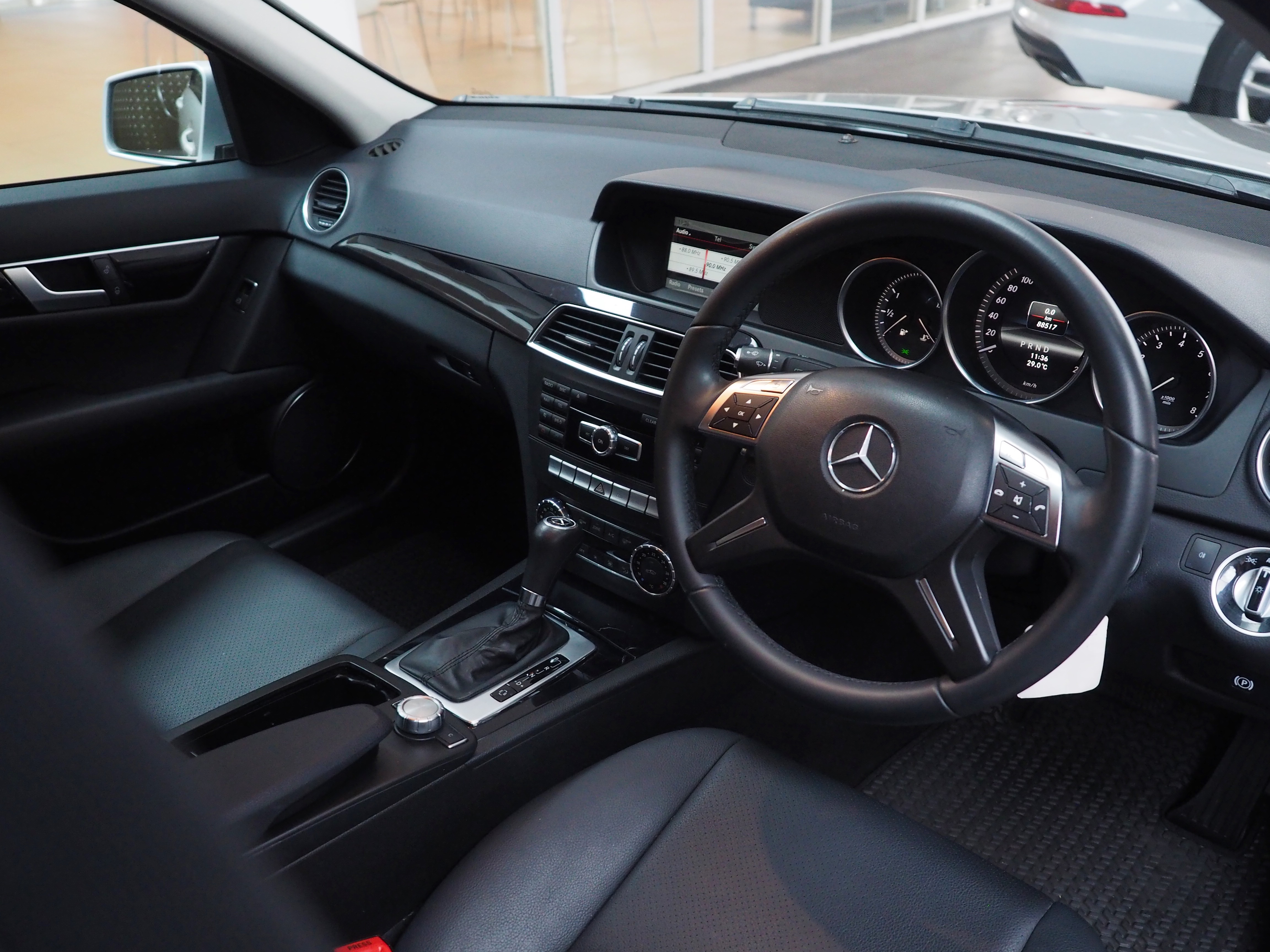 จองแล้ว C200 CGI Style W204