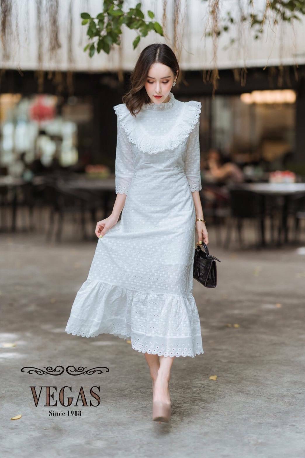 Maxi Dress ผ้าลูกไม้ cotton ฉลุลาย