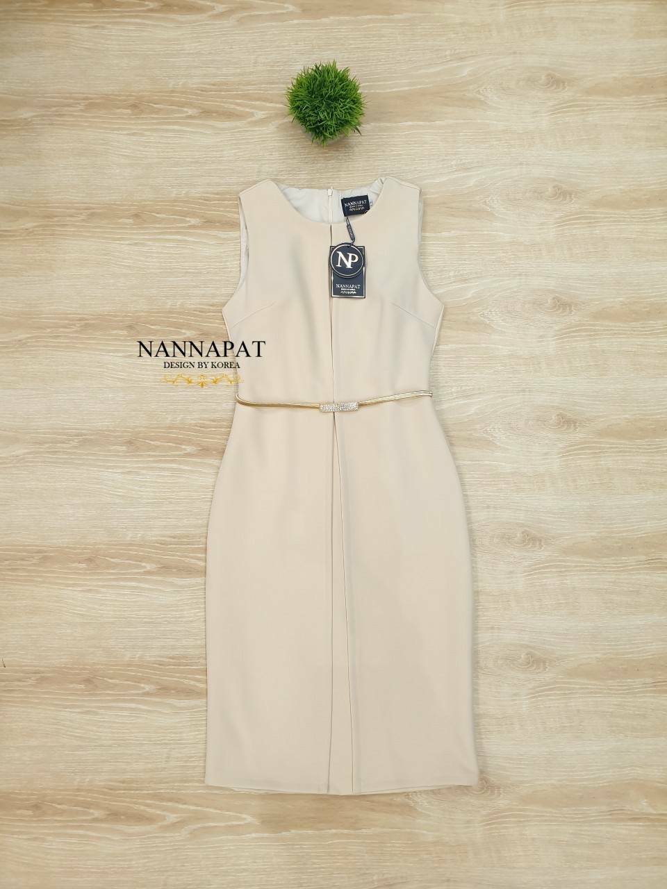 เดรสผ้าซ้อนผ่าหน้ามาพร้อมเข็มขัดหัวเพชร