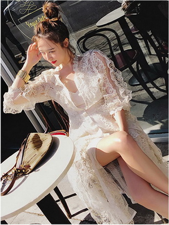 Maxi Dress เดรสยาวผ้าลูกไม้สีครีม