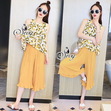 Lady Ribbon พร้อมส่งเสื้อผ้าออนไลน์ SV09130716 🎉Sevy Two Pieces Of Summer Flora Blouse With Pleat Pants Sets