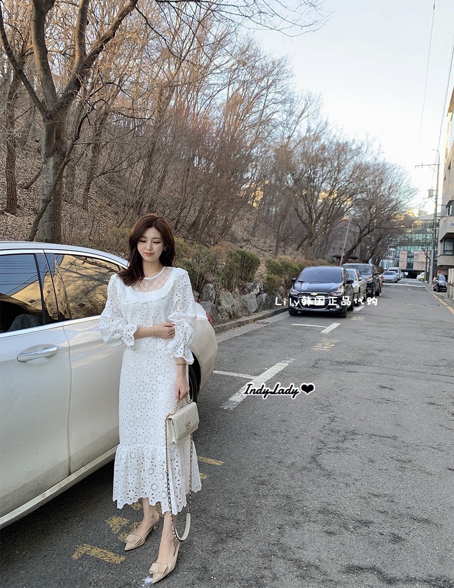 เดรสยาวสีขาวแขนยาว