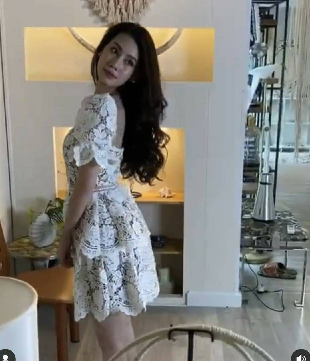 เดรสลูกไม้ทอลายดอกไม้ทั้งชุดอกหัวใจแขนตุ๊กตา