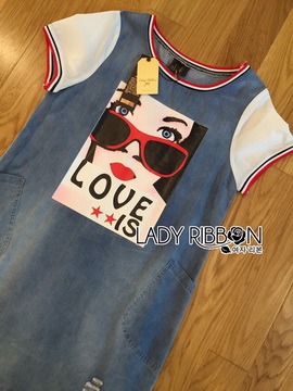 Lady Ribbon ขายส่งเสื้อผ้าออนไลน์พร้อมส่งของแท้ LR14220716 🎀 Lady Ribbon's Made 🎀 Lady Sara Street Chic Printed Soft Denim Dress