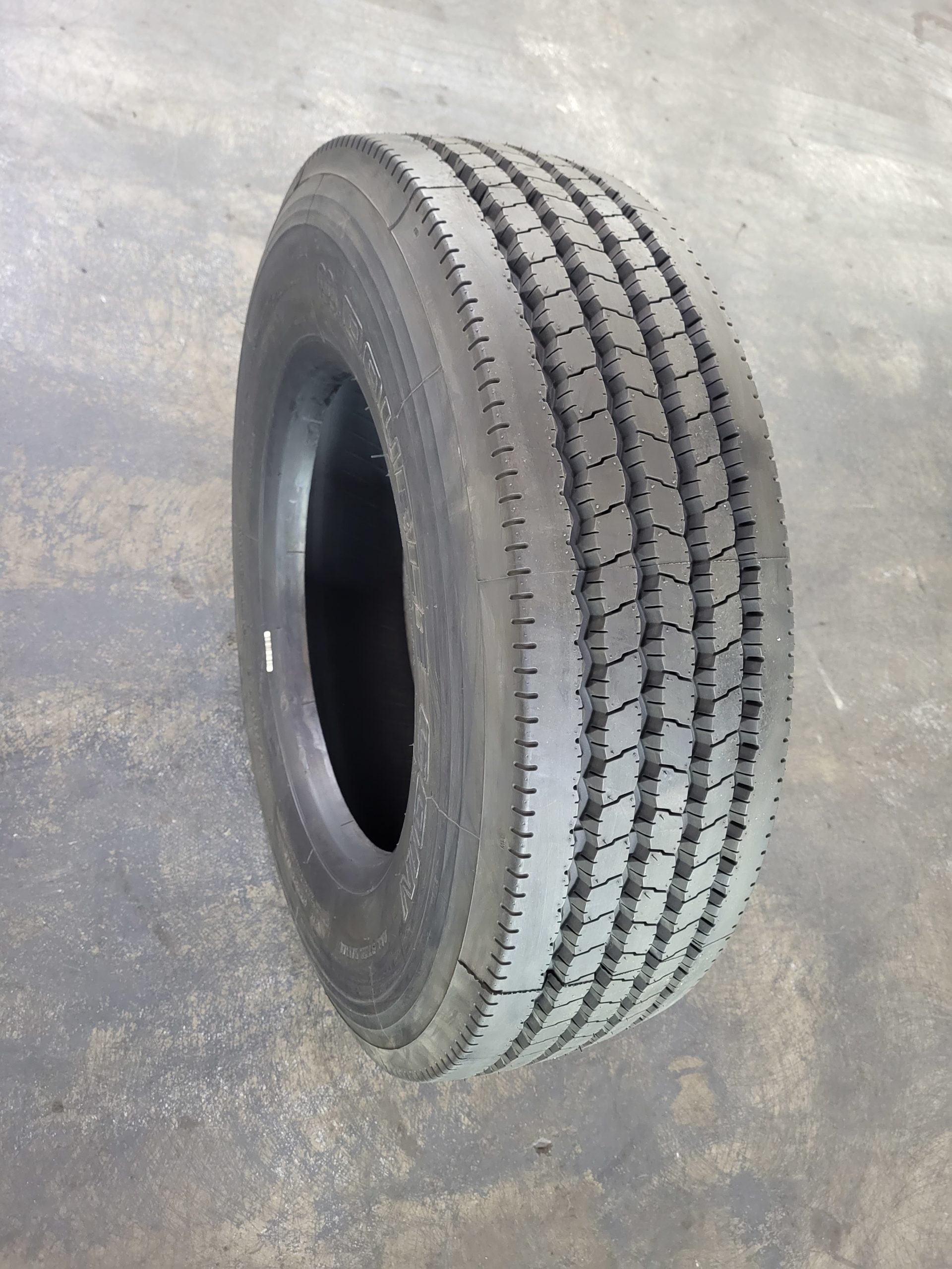 ยางรถบรรทุก เรเดียล ขนาด 8.25R15 รุ่น RT500 ชนิด TT 18PR ยี่ห้อ DOUBLE COIN