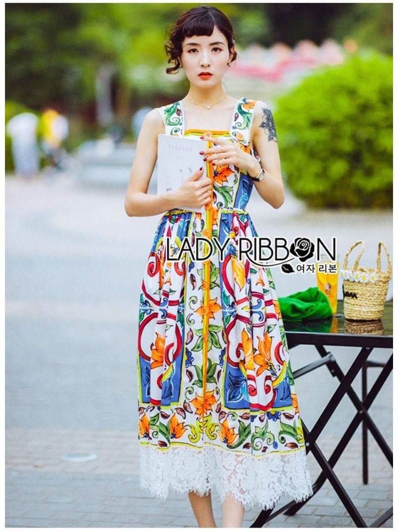 เดรสพิมพ์ลายสีสดใสตกแต่งกระดุมและผ้าลูกไม้