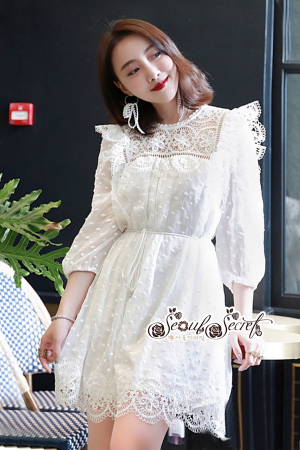 จั้มสูทขาสั้นเนื้อผ้าชีฟองสีขาวเป็นผ้าเนื้อโปร่ง