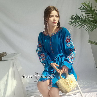 ชุดเดรสปักดรสคอกลมแขนยาวพอง