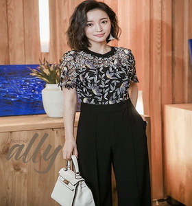 จั้มสูททอลายสลับพื้นดำ