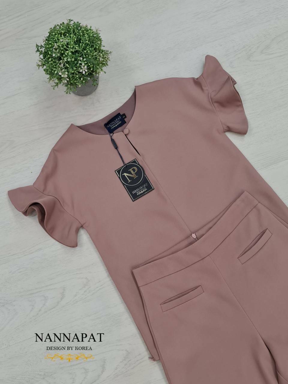 เสื้อซิปข้าง แต่งกระดุมคอ