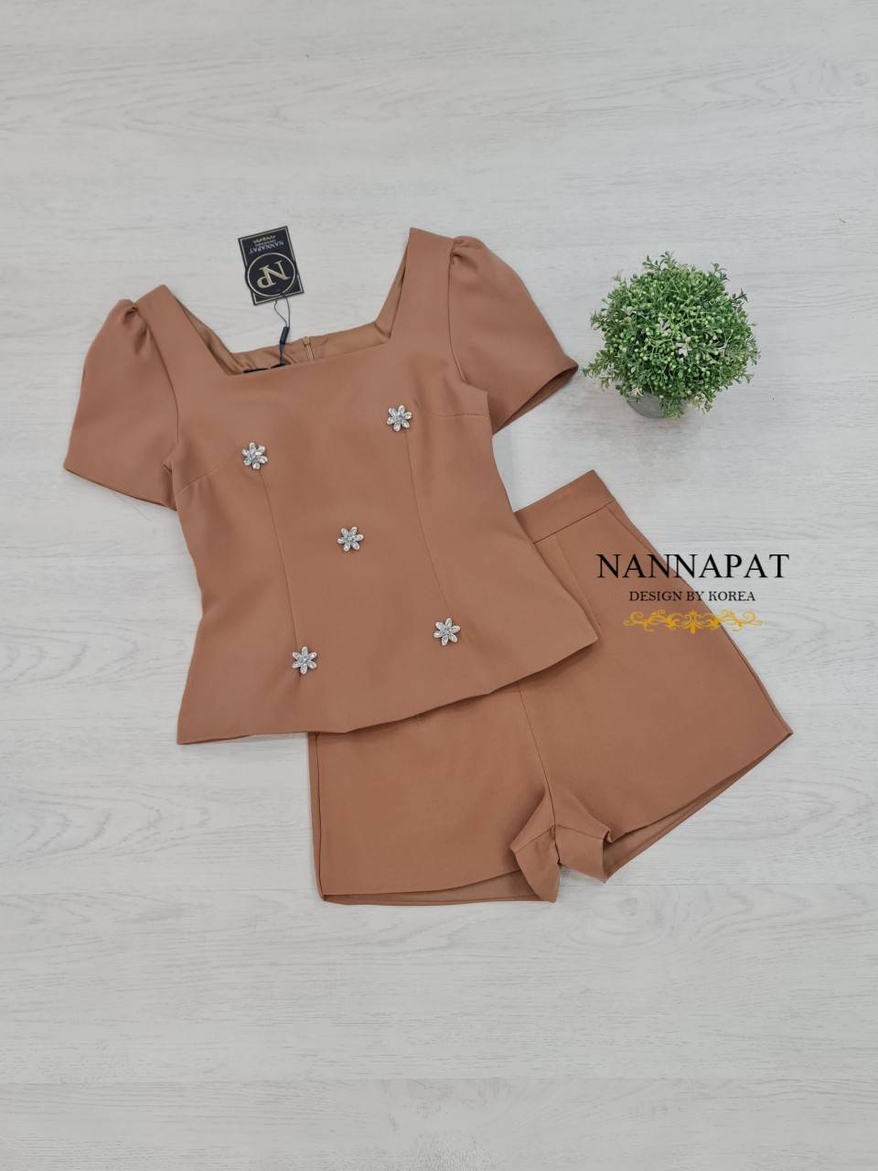 เสื้อซิปหลัง มีฟองน้ำอก