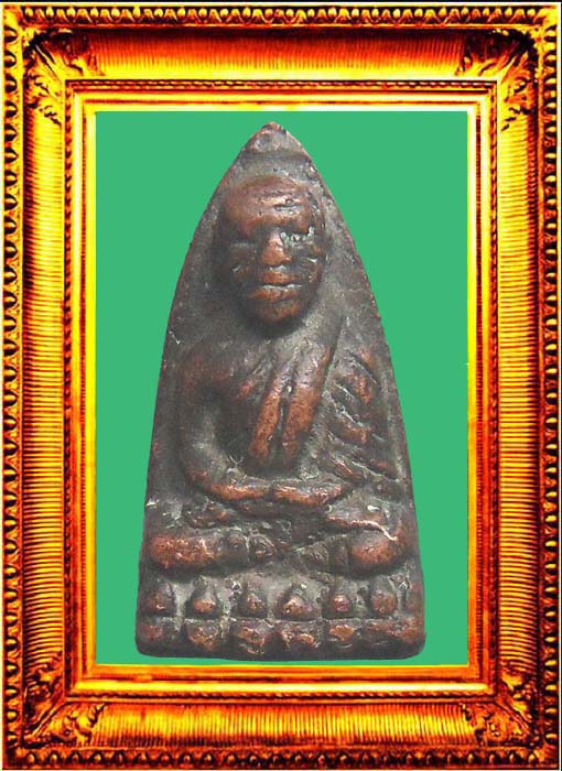 หลวงปู่ทวดหลังเตารีดเล็ก องค์ที่ 1