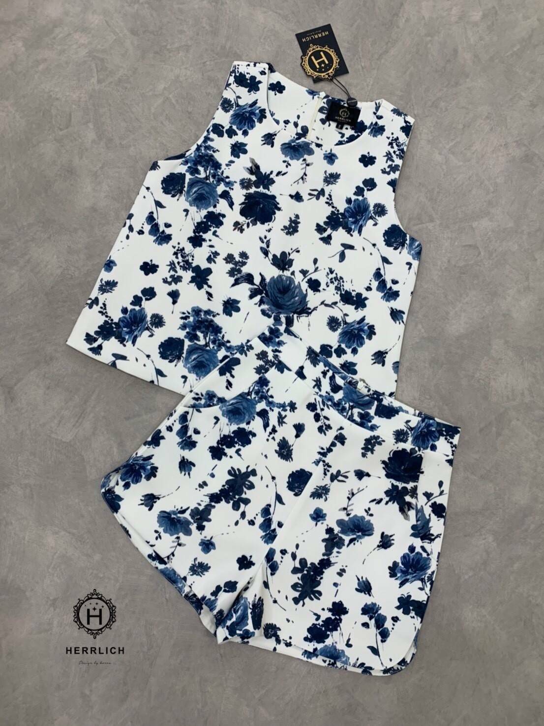 เสื้อแขนกุด คอกลม ลายผ้าสวย