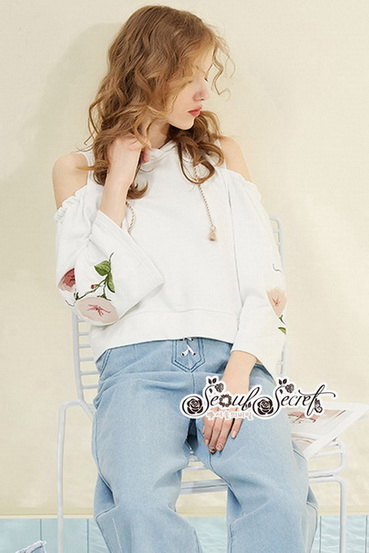 เสื้อเนื้อผ้าโฟรเวย์โทนสีขาวออฟไวท์