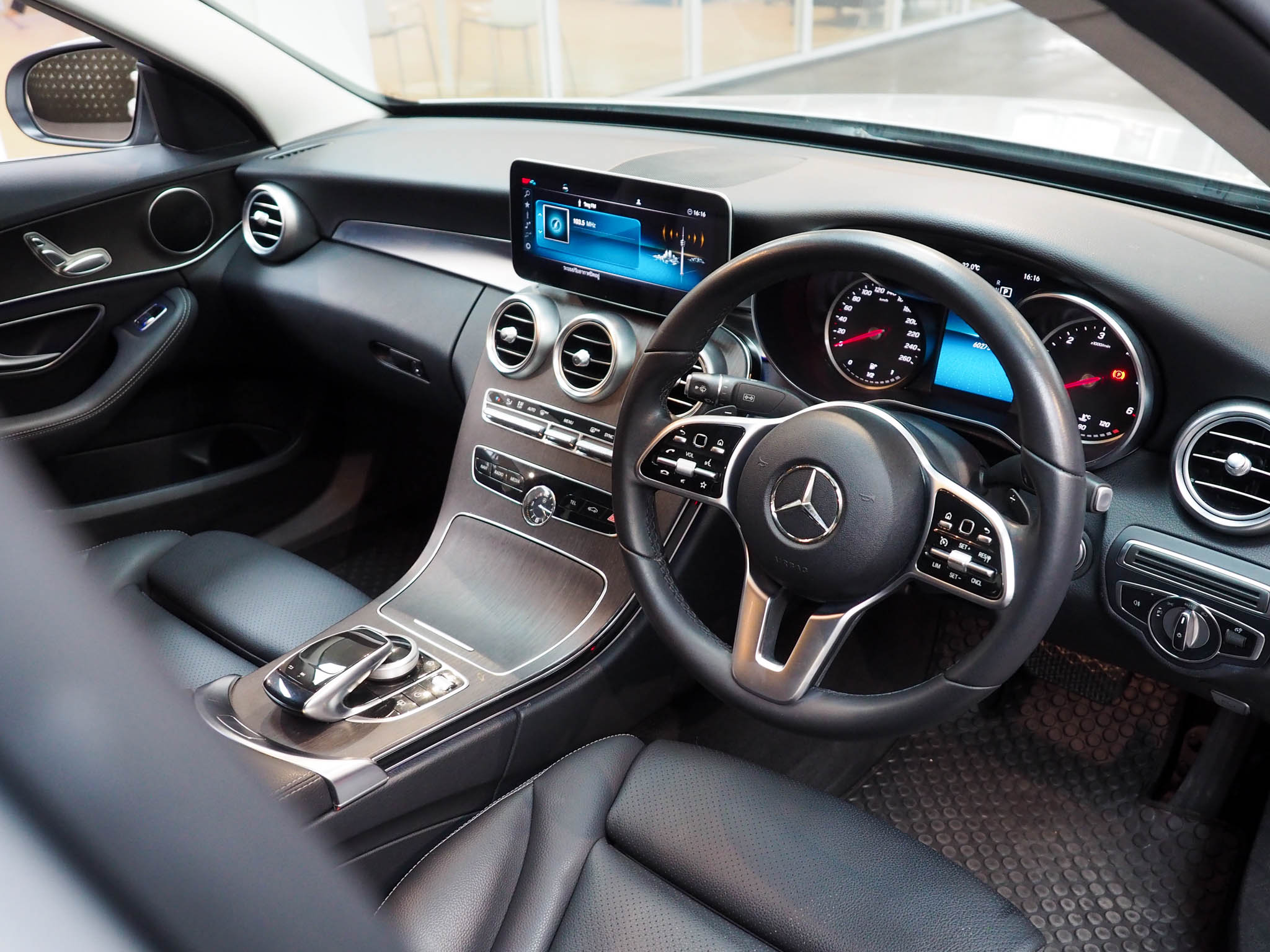 จองแล้ว C220d Avantgarde W205