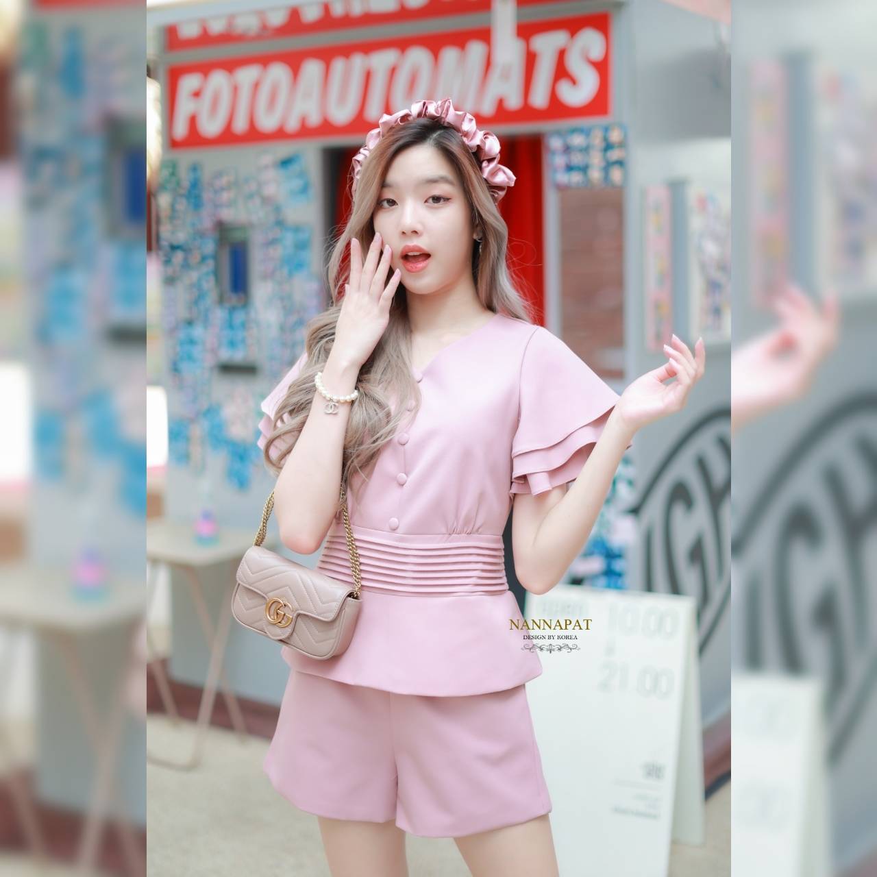เสื้อซิปหลัง แต่งกระดุม