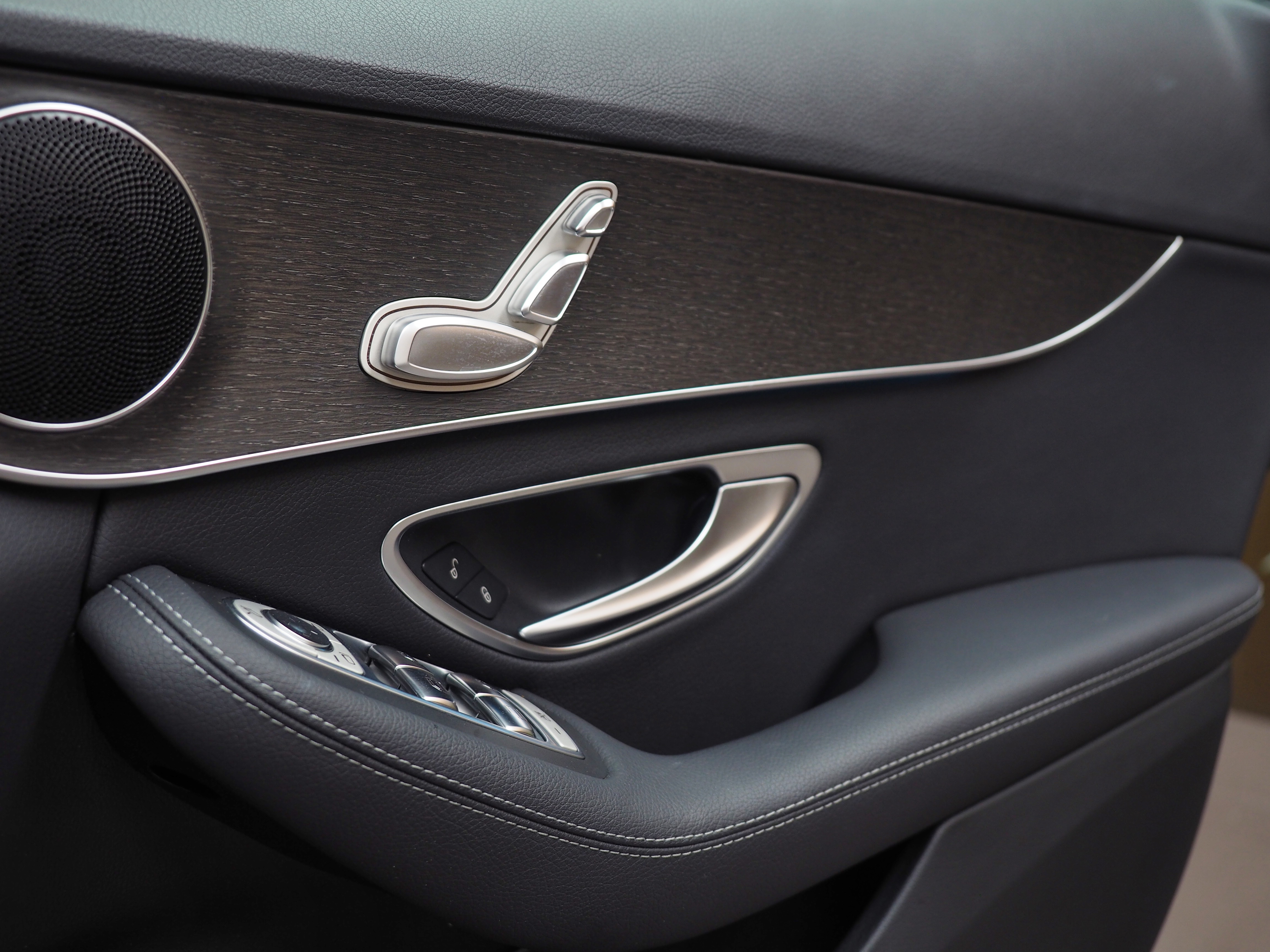 จองแล้ว C220d Avantgarde W205