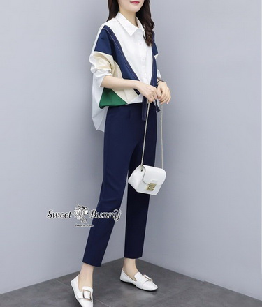 เสื้อยืดคอกลมแขนสั้น ตรงอกเป็นรูปดาวเสาร์ปักเลื่อม