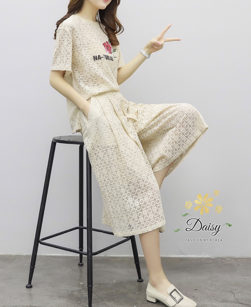เสื้อกางเกง เป็นผ้าลูกไม้ลายสกรีน