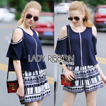 Lady Ribbon ขายส่งเสื้อผ้าออนไลน์พร้อมส่งของแท้ LR06220716 🎀 Lady Ribbon's Made 🎀 Lady Abigail Off-Shoulder Cropped Top and Tribal Graphic Printed Shorts Set